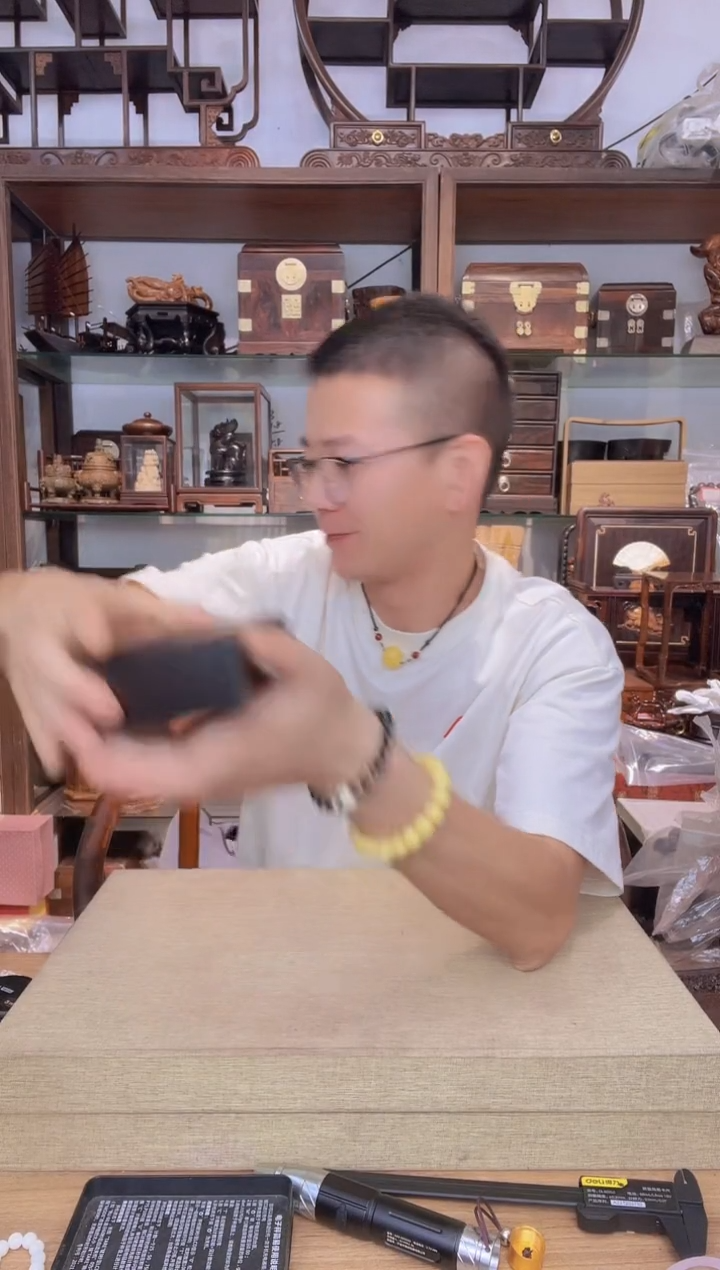 乌木类书架680大叶紫檀嵌瘿木抽拉盒  瑕疵