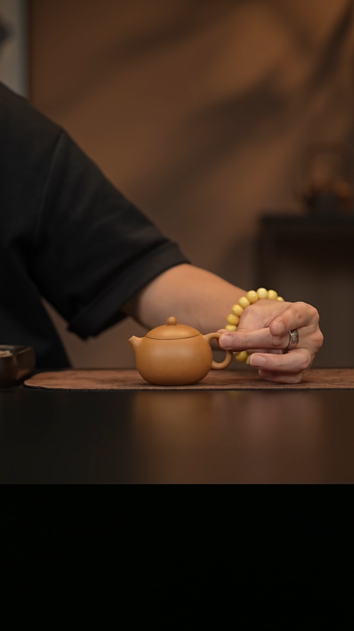 允禾斋  紫砂壶  西施 黄段
