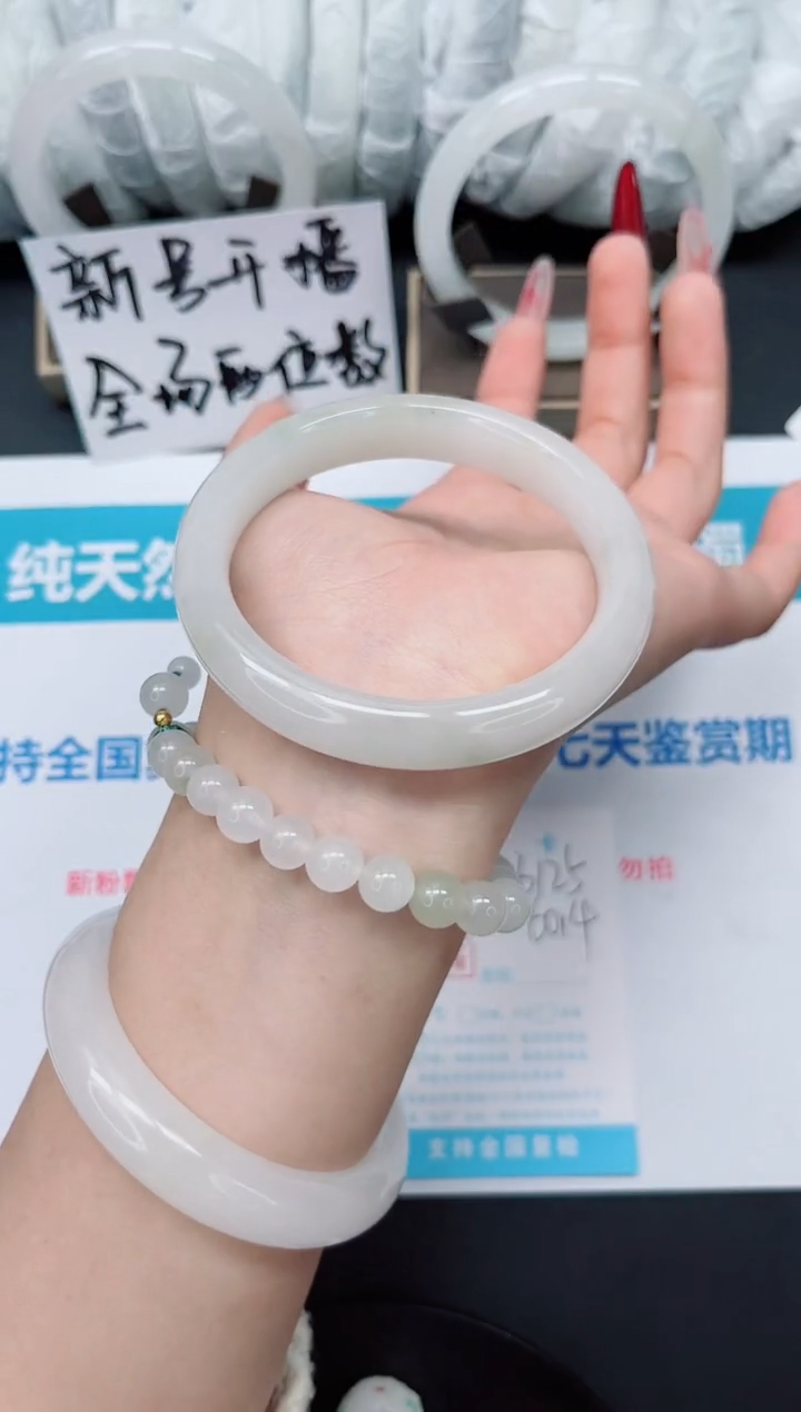 【闪购商品】石英质玉手镯未镶嵌b125