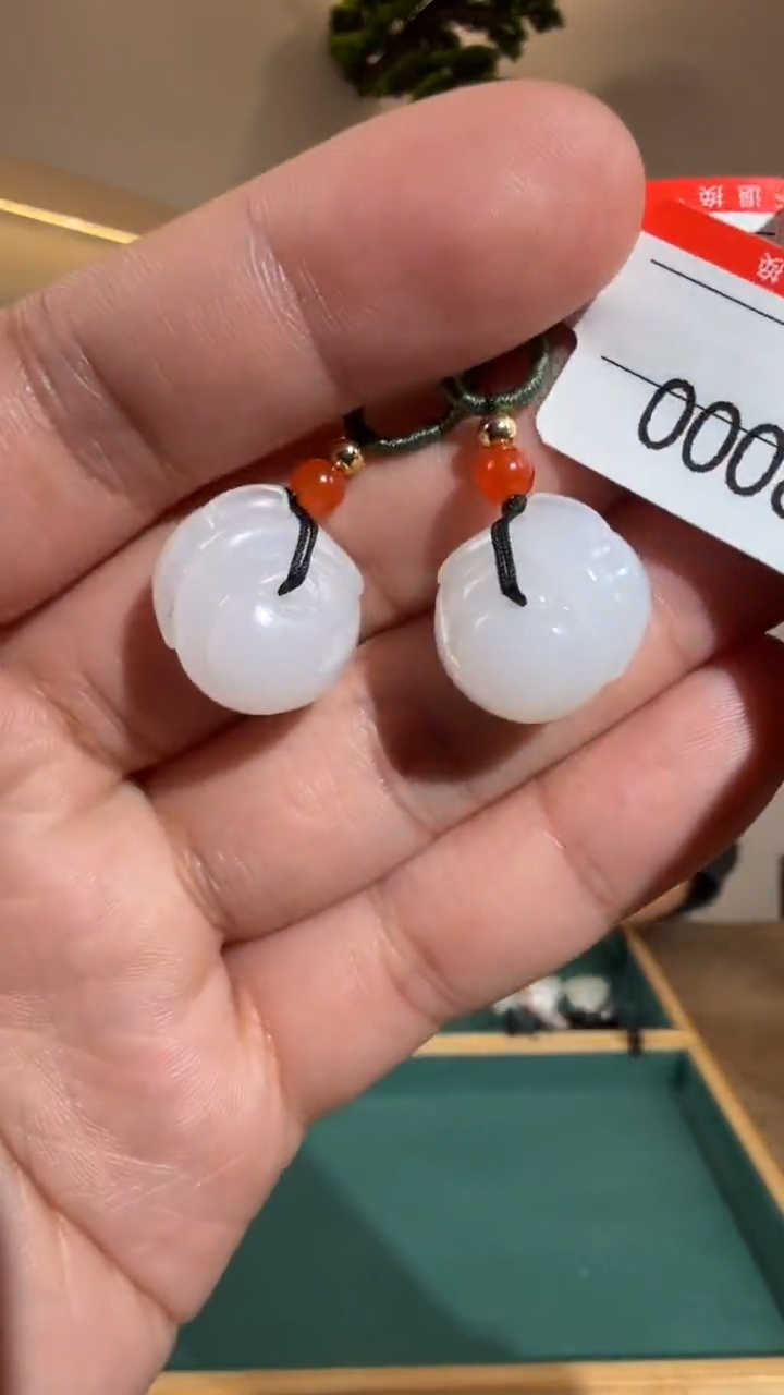 颈饰未镶嵌和田玉1多样性发货发其中一件