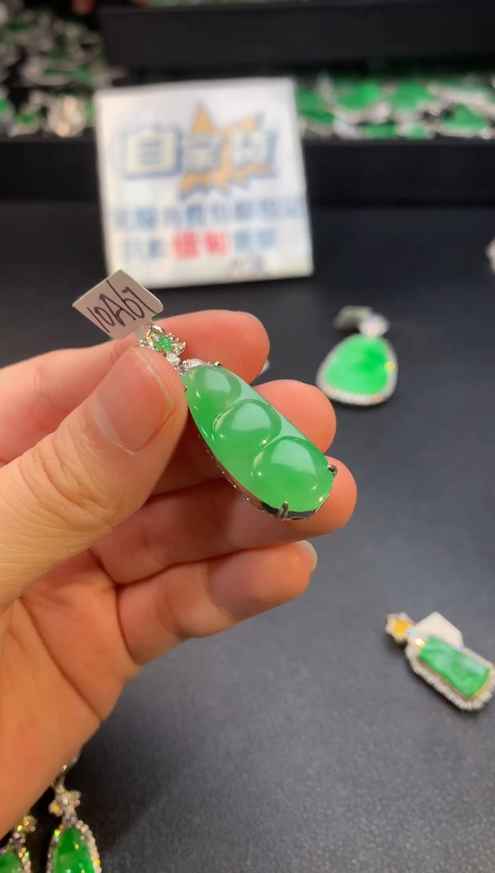 【闪购商品】翡翠颈饰银S925镶嵌翡翠