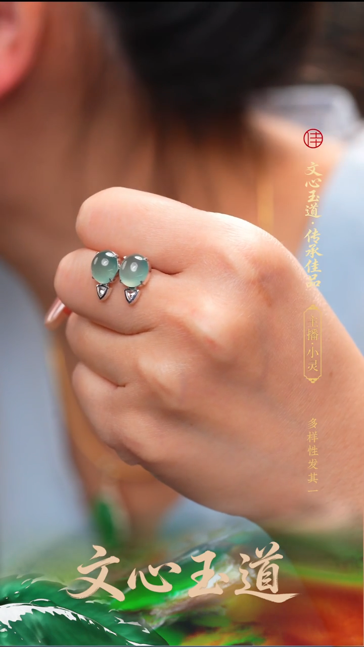 颈饰18K金镶嵌翡翠耳饰