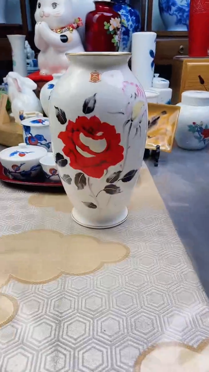 【闪购商品】盘鸣海骨瓷花瓶一 一