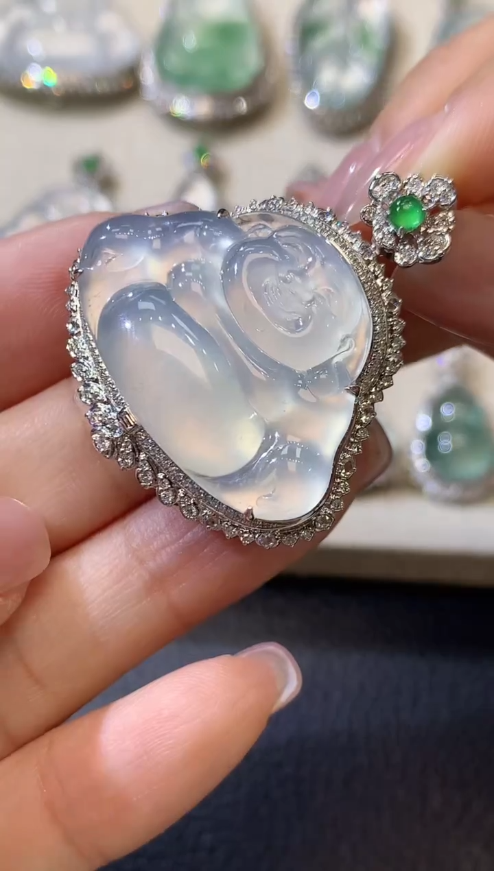 【闪购商品】翡翠吊坠(不含链)18K金镶嵌C60