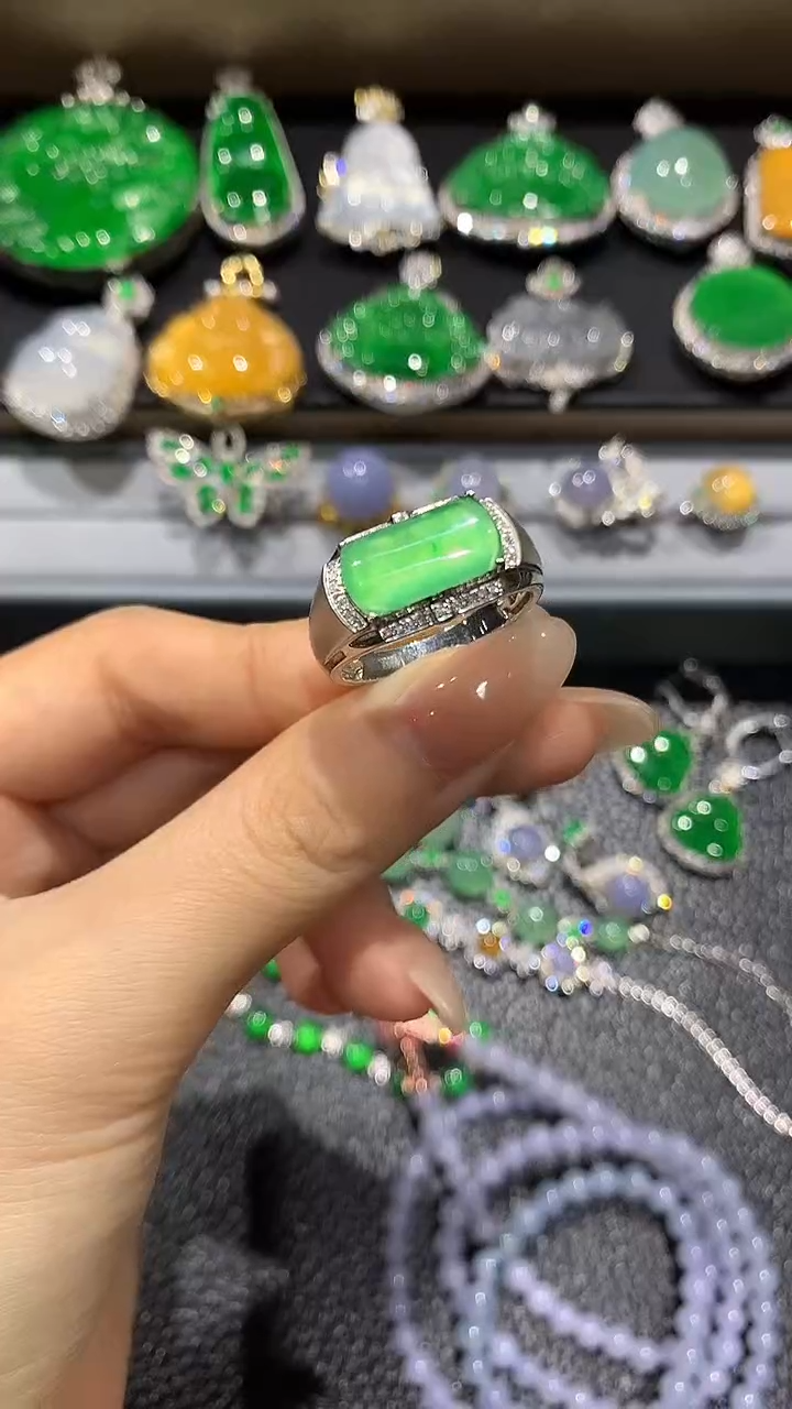 【闪购商品】翡翠戒指18K金镶嵌22团购