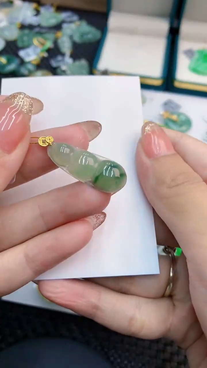 【闪购商品】翡翠18K金镶嵌颈饰            8