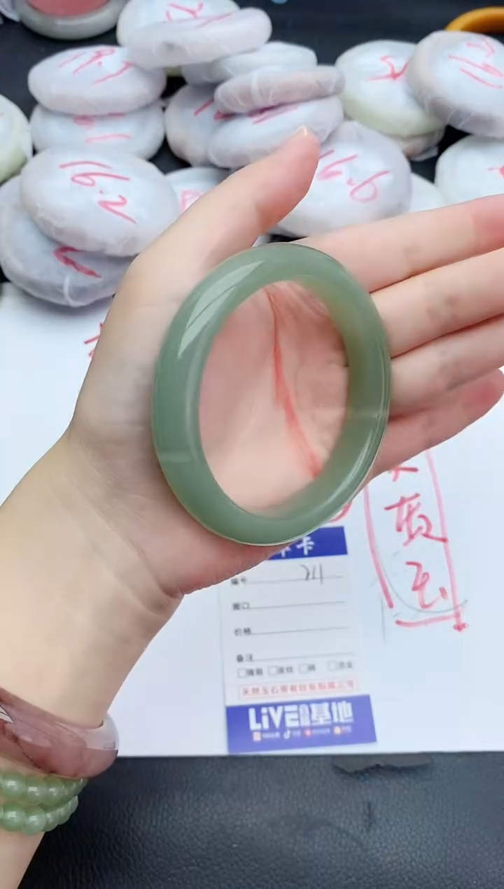 石英质玉手镯未镶嵌211+58.7