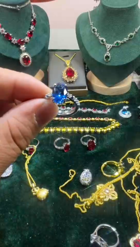 戒指蓝宝石18K金镶嵌1