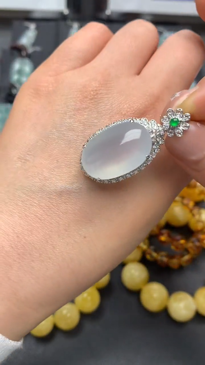 【闪购商品】翡翠颈饰18K金镶嵌白冰蛋面吊坠