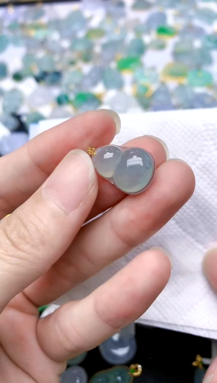 颈饰18K金镶嵌翡翠天然A货翡翠