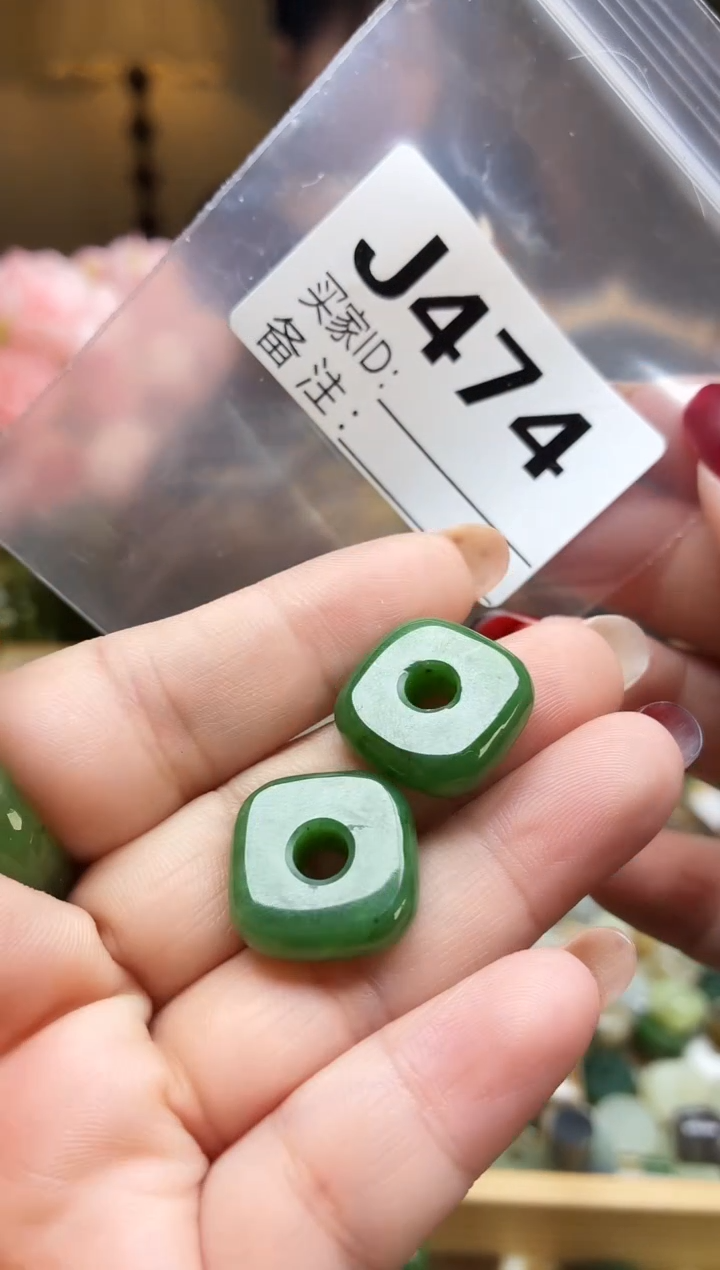 颈饰未镶嵌和田玉一对