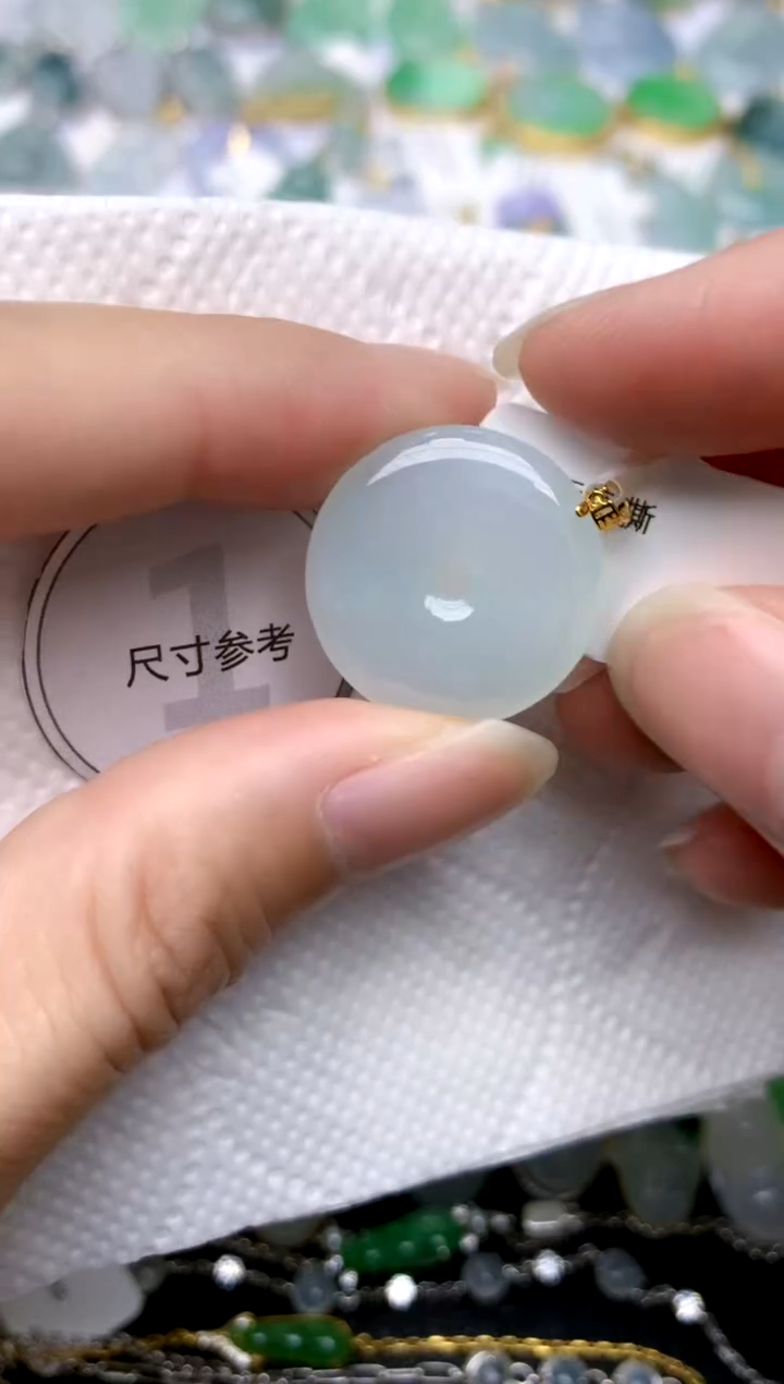 颈饰18K金镶嵌翡翠天然A货翡翠