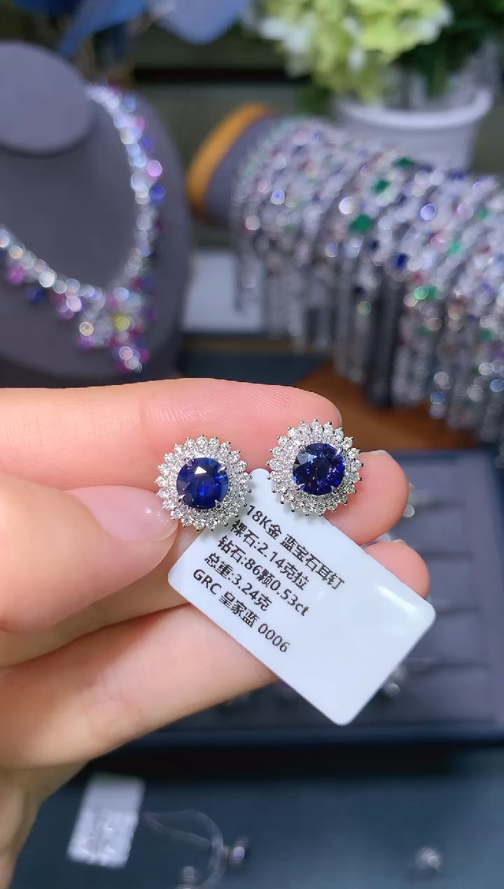 【闪购商品】蓝宝石耳钉18K金镶嵌     