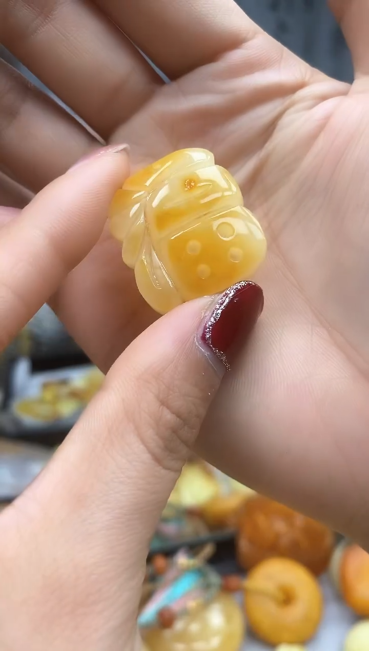 【闪购商品】琥珀裸石未镶嵌挂坠