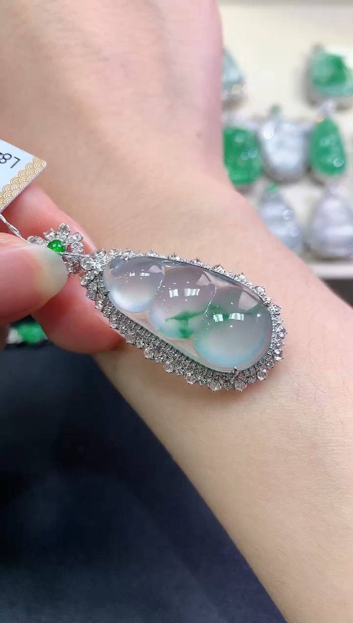 【闪购商品】翡翠颈饰18K金镶嵌C120   