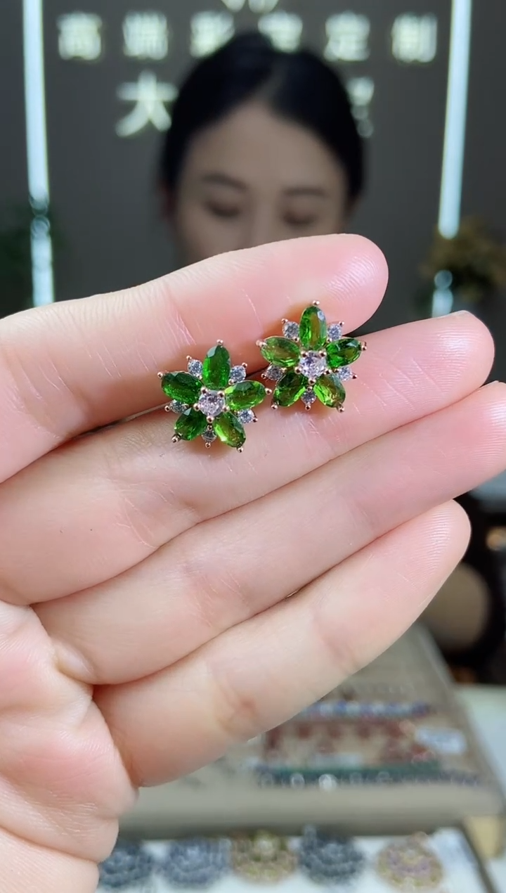 【闪购商品】透辉石耳饰银S925镶嵌耳饰