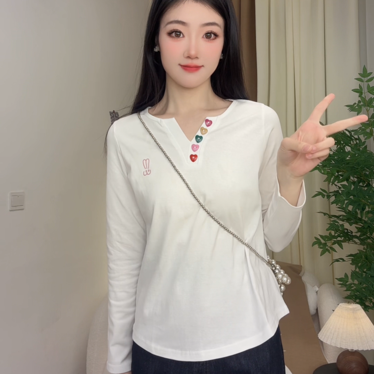 春秋2025新款洋气v领白色打底衫女早秋遮肚显瘦长袖纯棉t恤上衣服