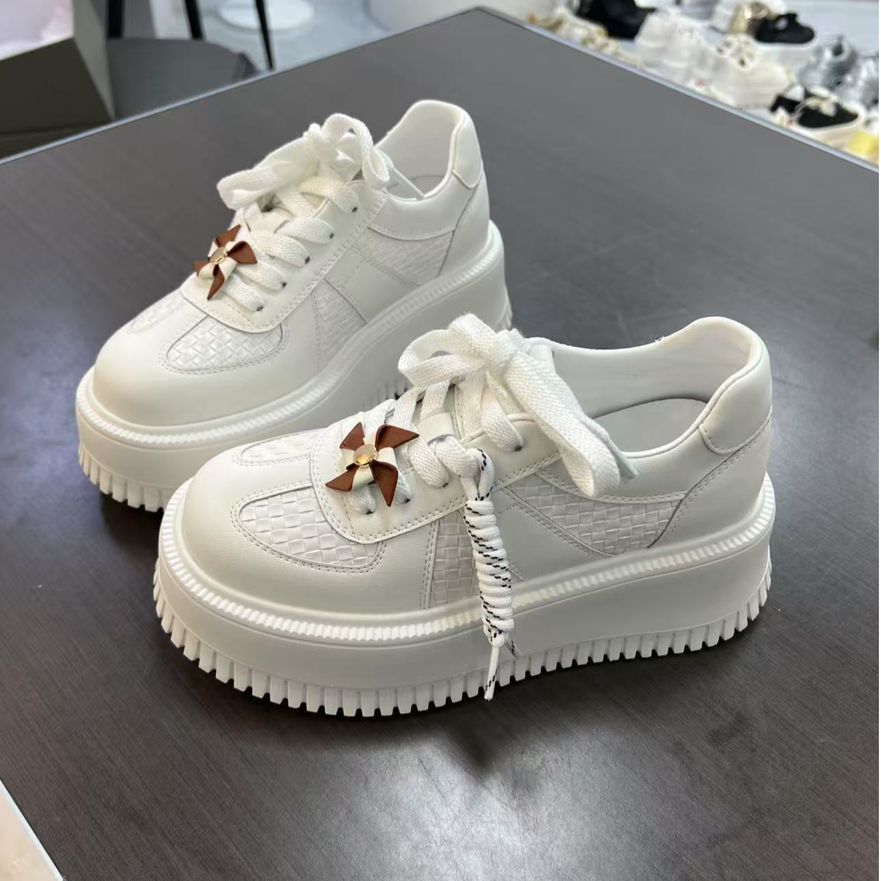 【格西新品】2026早春新款女鞋休闲运动厚底板鞋透气小白鞋小众款