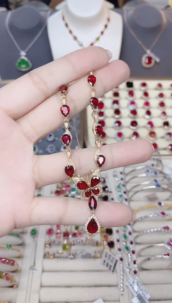 18K金镶嵌红宝石项链红宝石天***福.