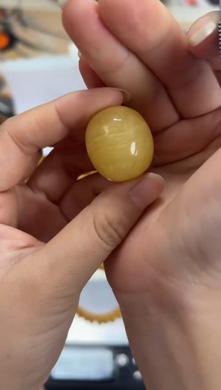 【闪购商品】琥珀裸石未镶嵌蜜蜡吊坠