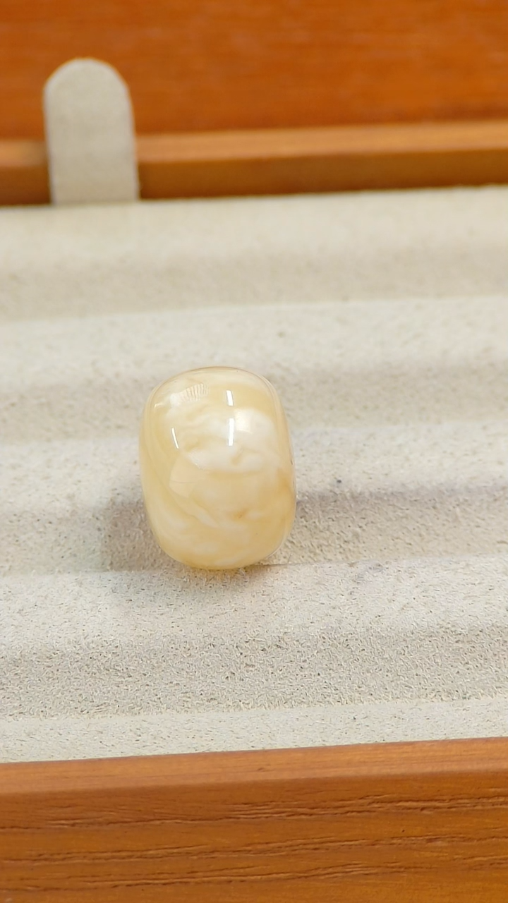 【闪购商品】蜜蜡裸石未镶嵌俄料微瑕17MM