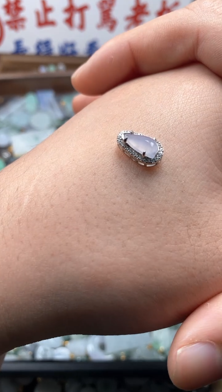 【闪购商品】翡翠颈饰未镶嵌哥哥