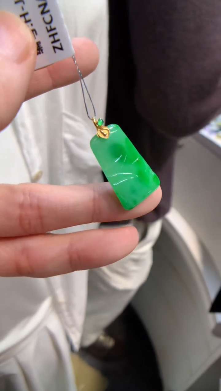 颈饰18K金镶嵌翡翠竹节