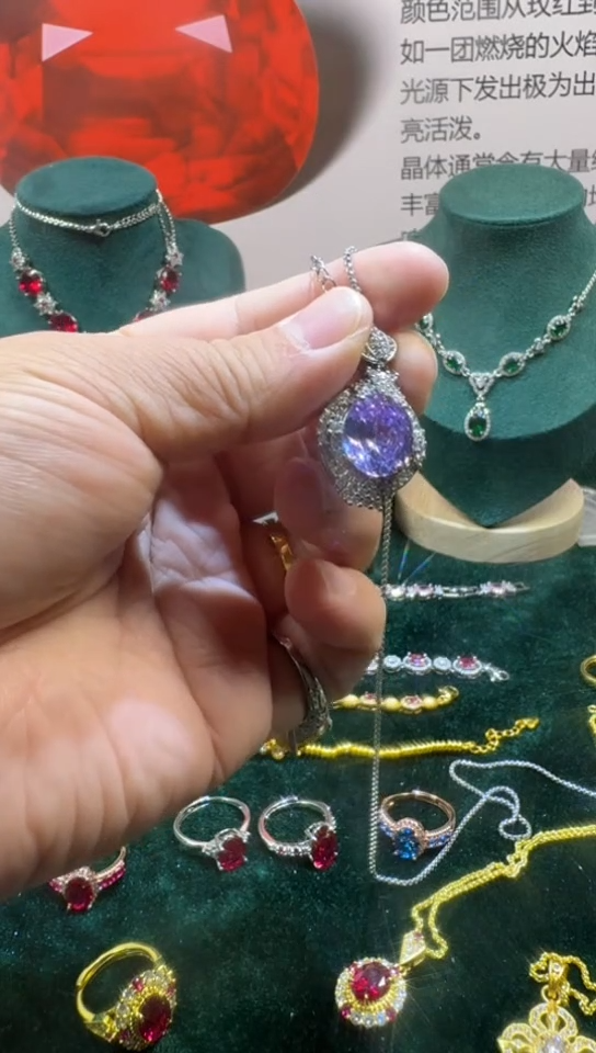 颈饰蓝宝石18K金镶嵌2