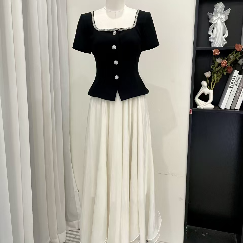 拉夏贝尔/2025年夏法式时尚气质百搭短袖上衣+半身裙 15677 ZCK