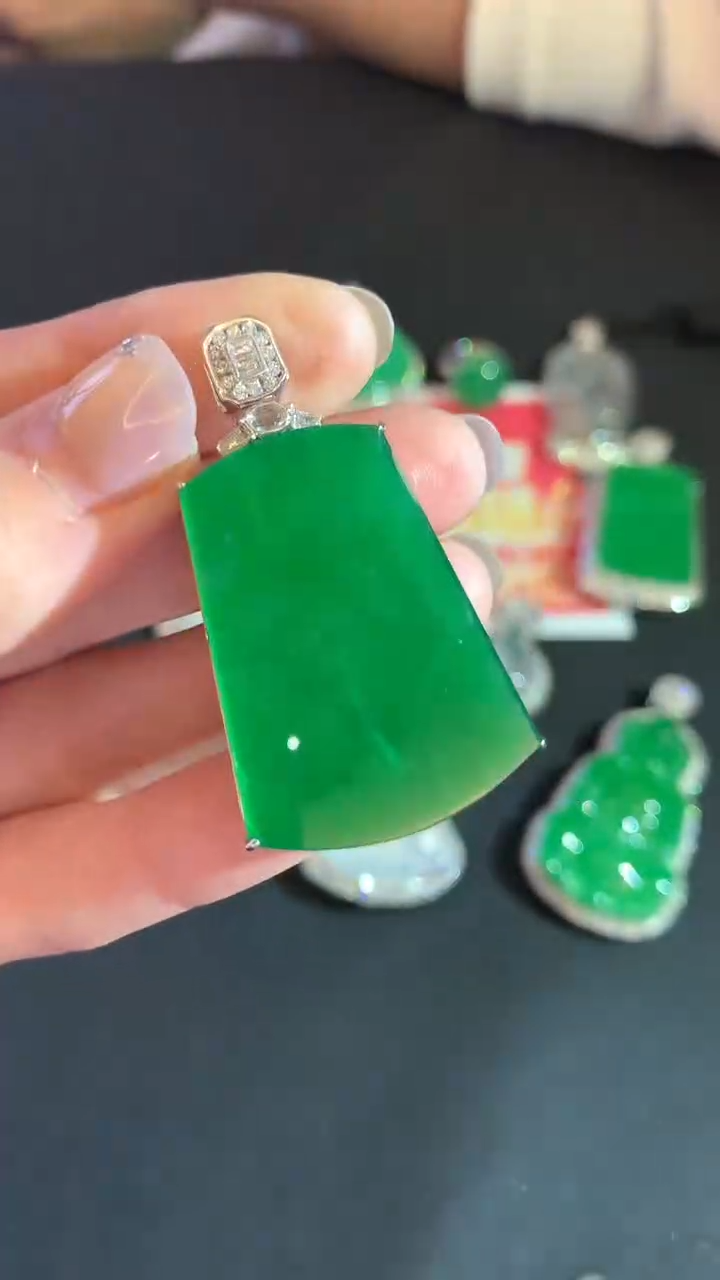 【闪购商品】翡翠18K金镶嵌吊坠(不含链)无事牌不退不换|26800+0