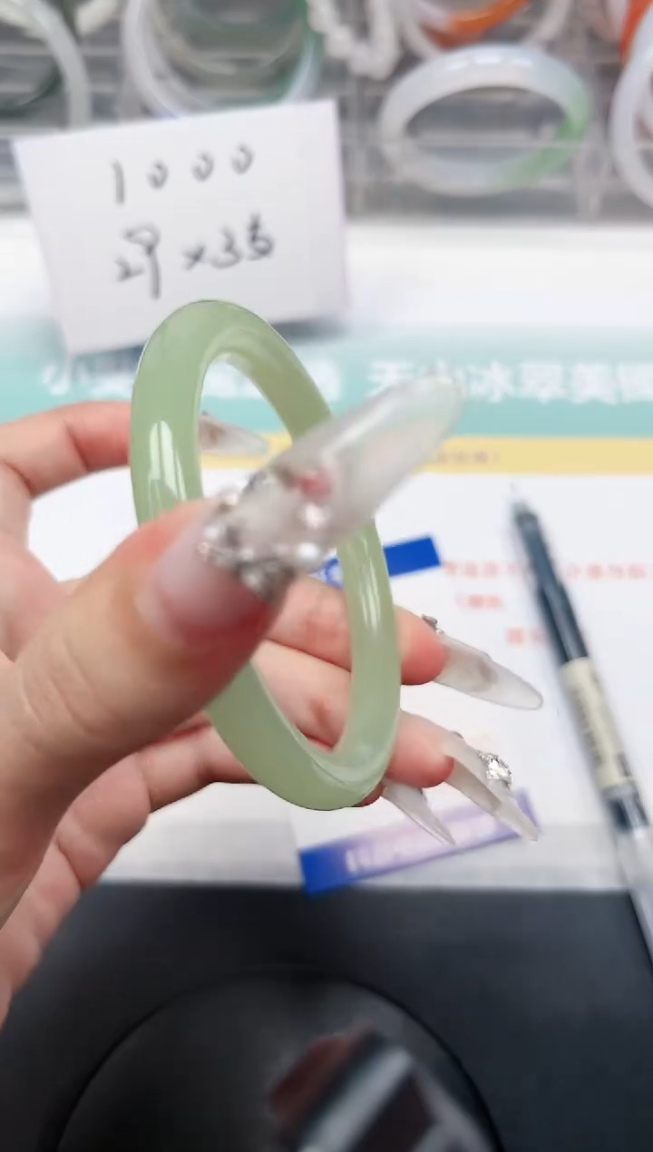 【闪购商品】石英质玉手镯未镶嵌90-60