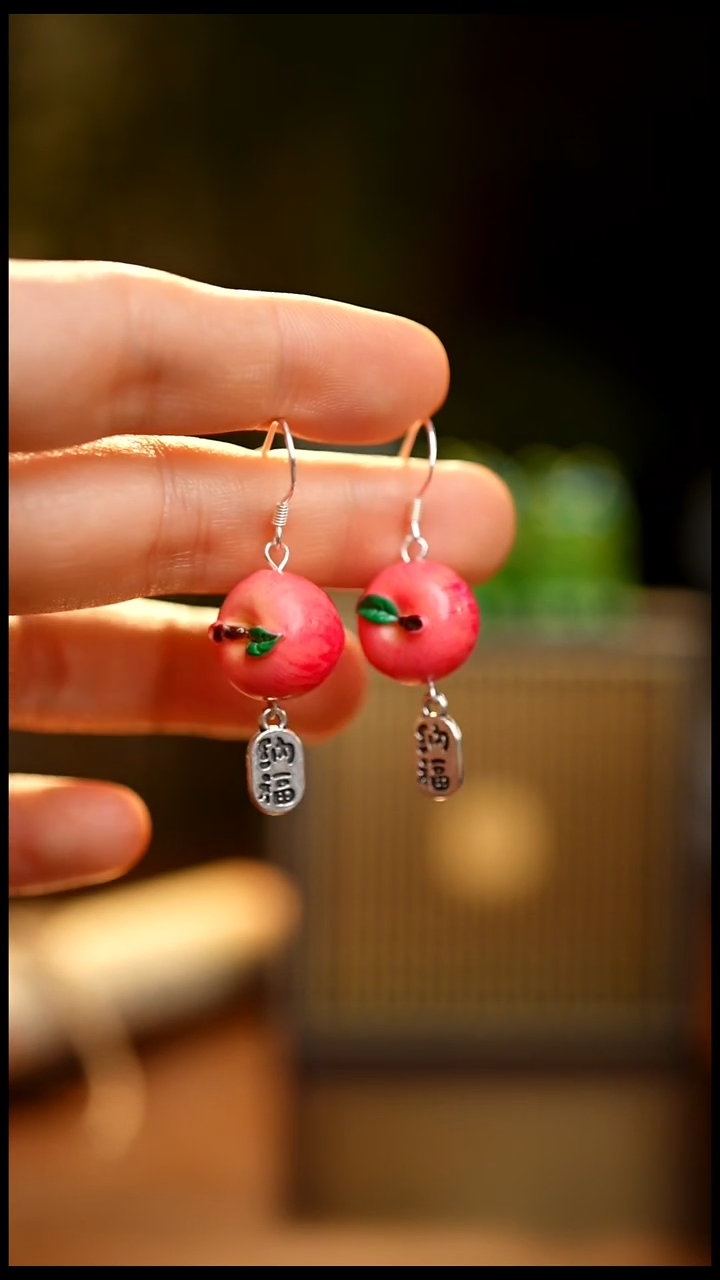 刺绣私人定制苗族手工小苹果Q9724配首饰盒