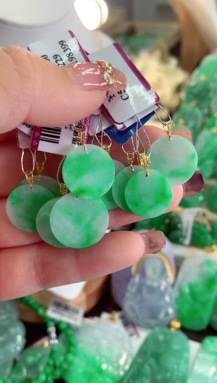 【闪购商品】翡翠吊坠(不含链)18K金镶嵌多样性发货其中一件