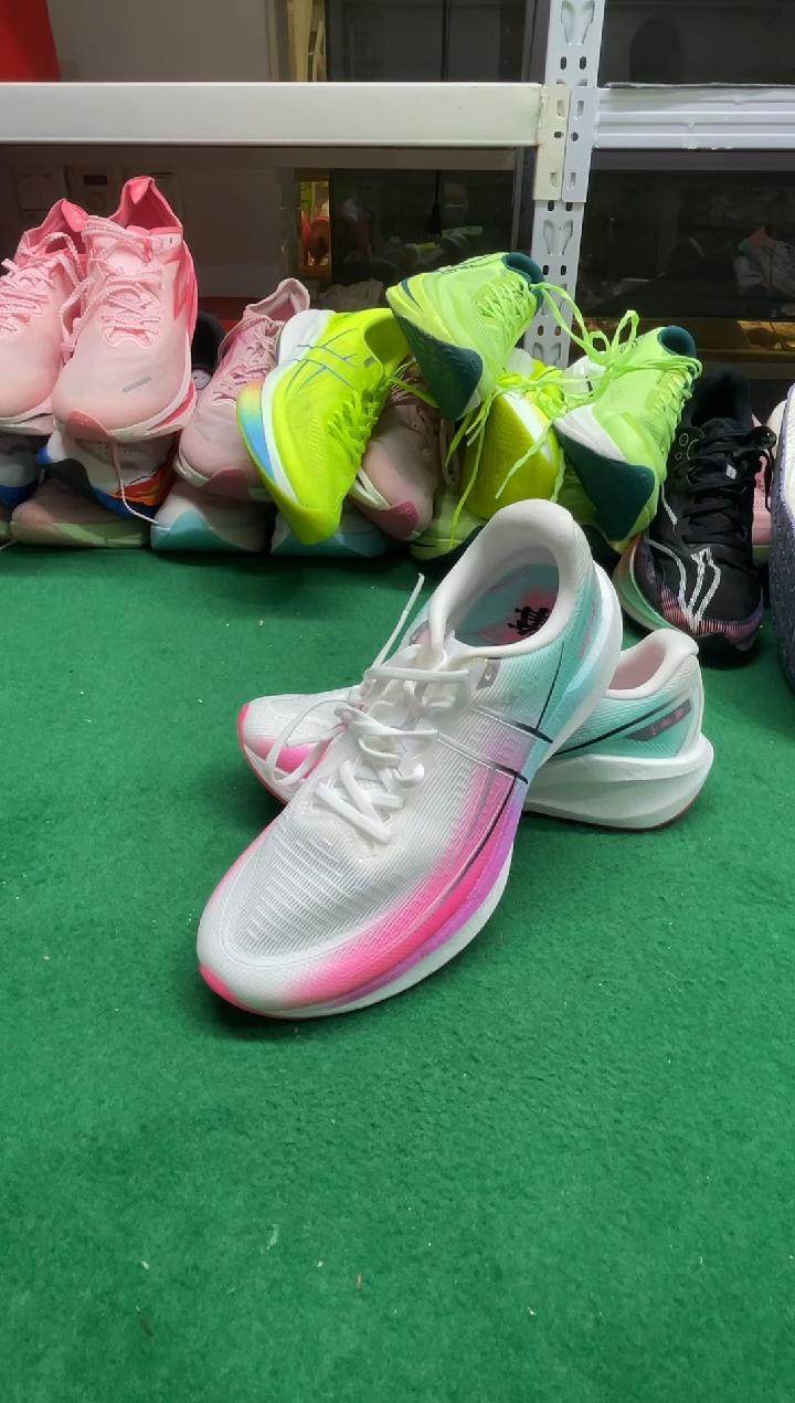 邻***姐这是个大鞋店家的鞋465