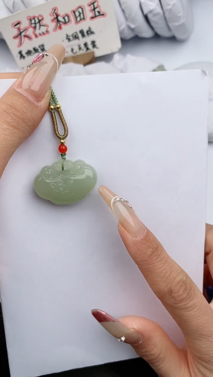 【闪购商品】和田玉吊坠(赠链)未镶嵌555微色差T