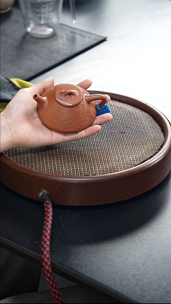 茶壶紫砂子冶-老红泥山水刻绘-全手工微微瑕-150cc