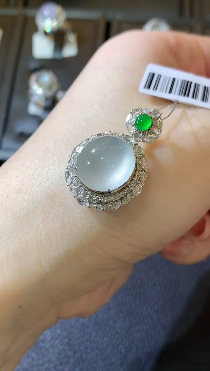 【闪购商品】翡翠吊坠(不含链)18K金镶嵌C92 