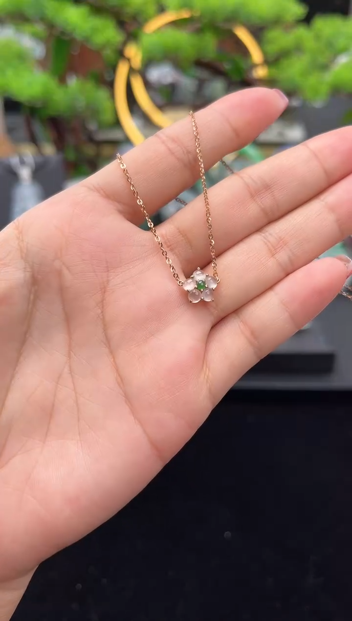 颈饰18K金镶嵌翡翠吊坠