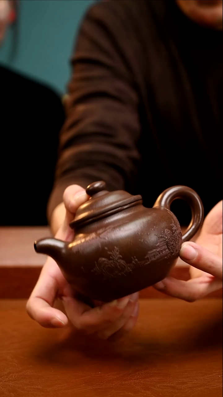 茶壶紫砂精工本色堆绘莲子369