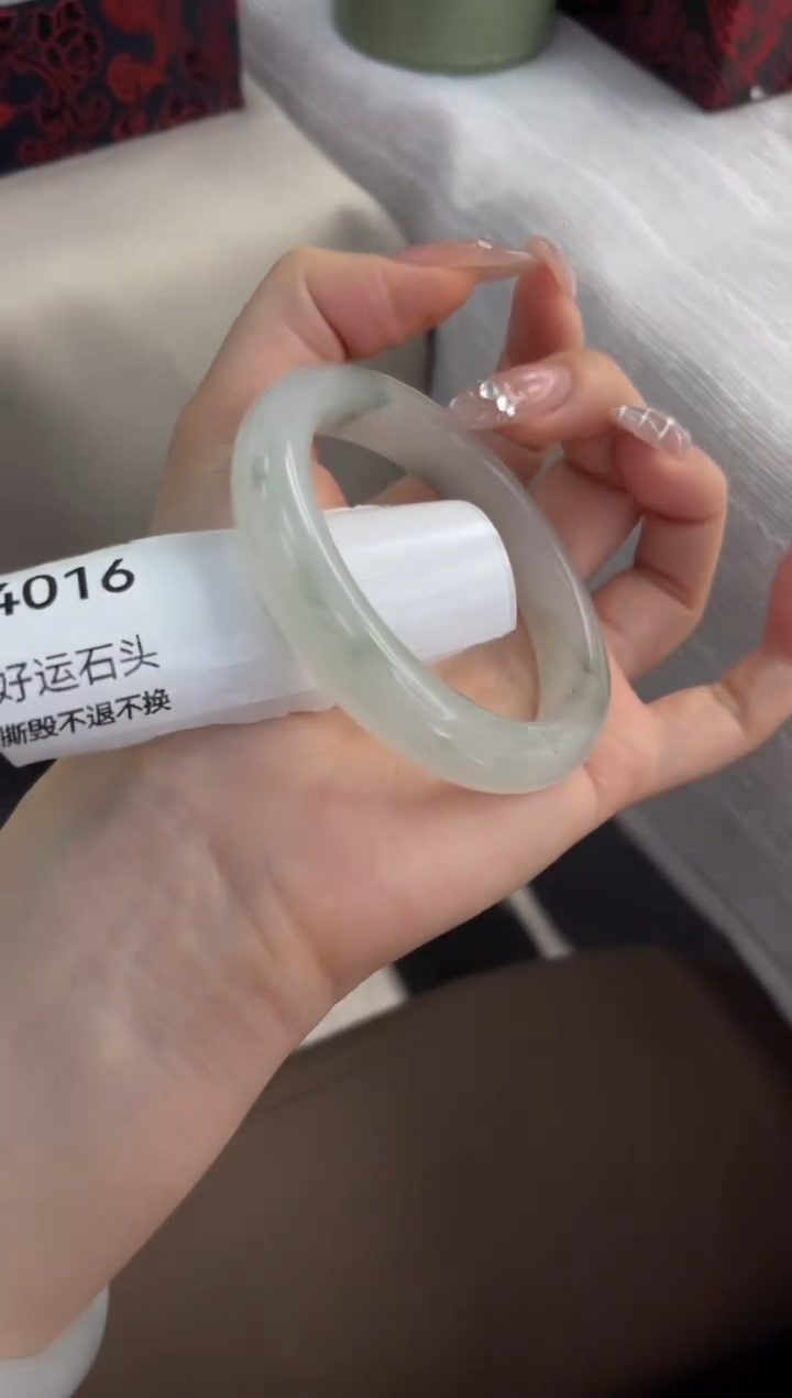 未镶嵌手镯石英质玉微瑕4016