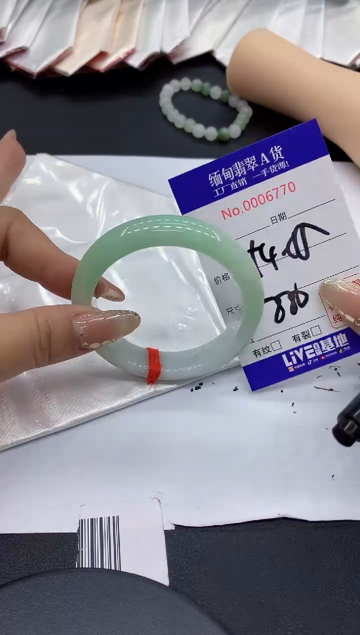 翡翠未镶嵌手镯70缅甸翡翠手镯