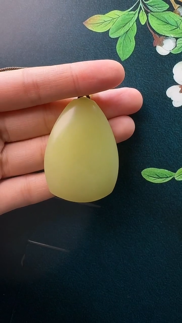 颈饰未镶嵌和田玉吊坠