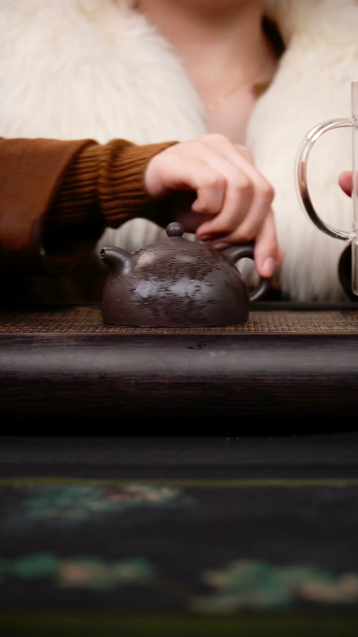 茶壶紫砂阿*鲨皮青  半月乳鼎