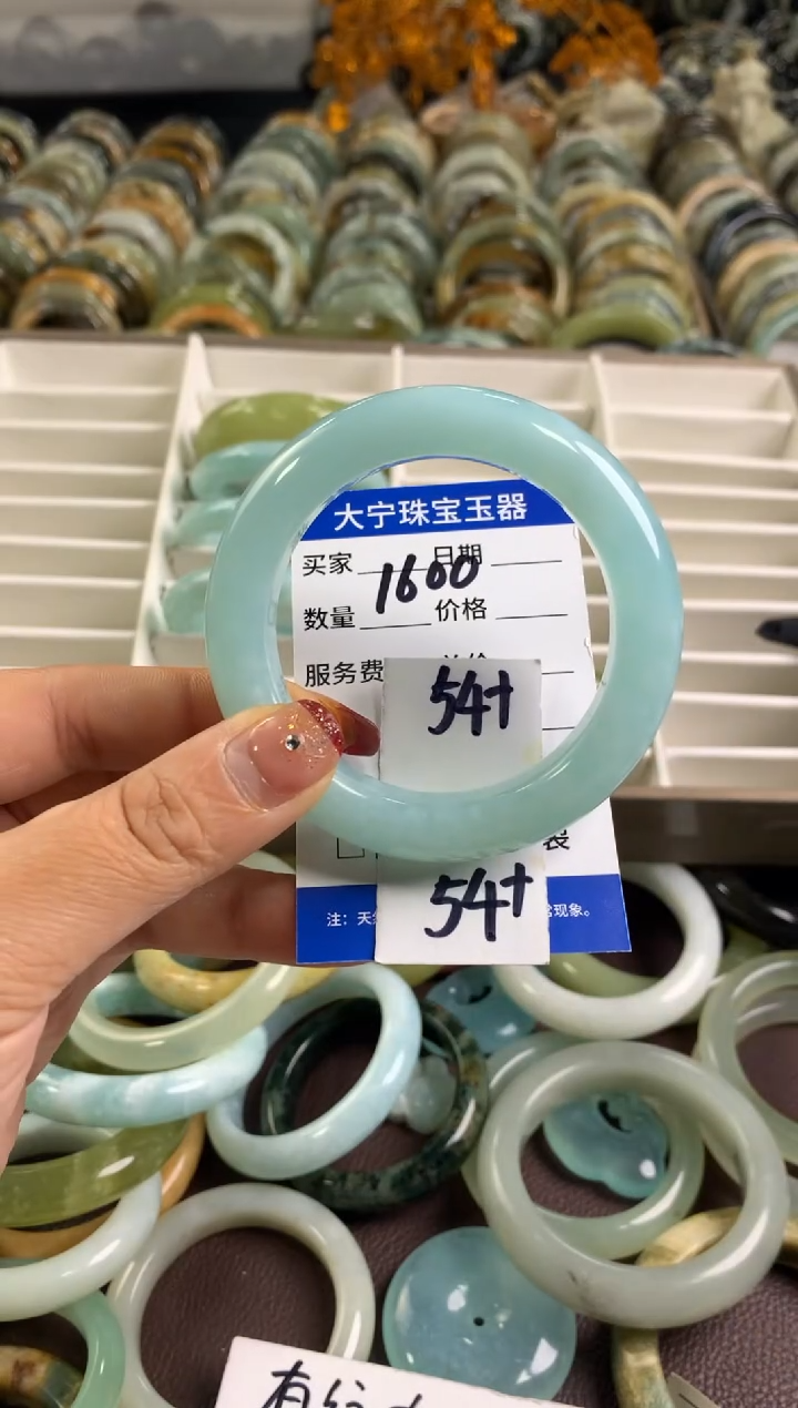 【闪购商品】蛇纹石玉手镯未镶嵌1600