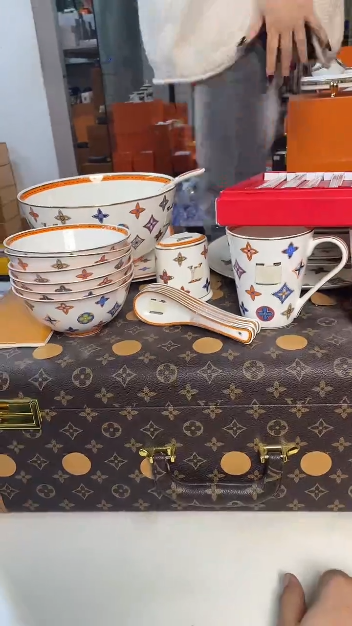 杯鸿辉家品牌瓷器，京东包邮！