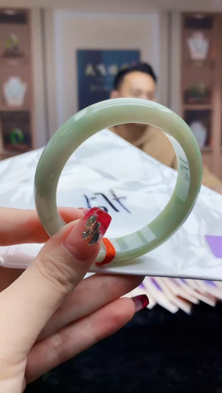 【闪购商品】翡翠手镯未镶嵌      H83-5