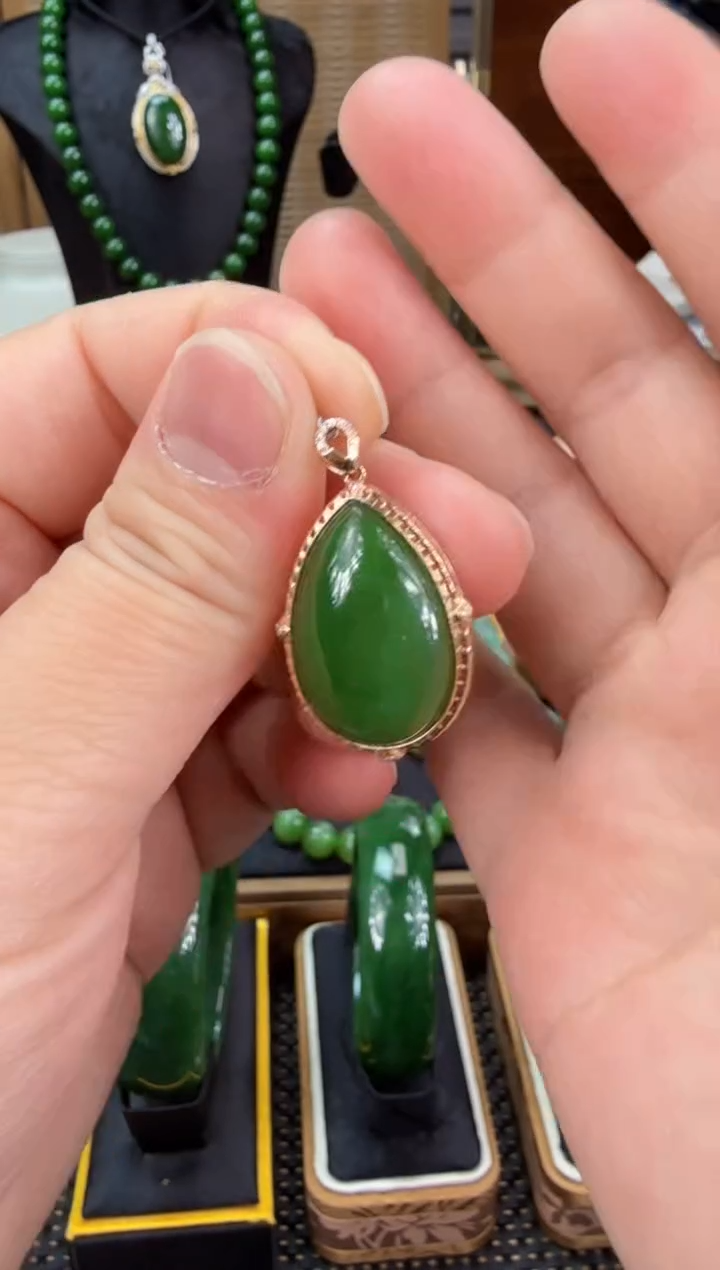 【闪购商品】和田玉（碧玉）吊坠(赠链)18K金镶嵌 