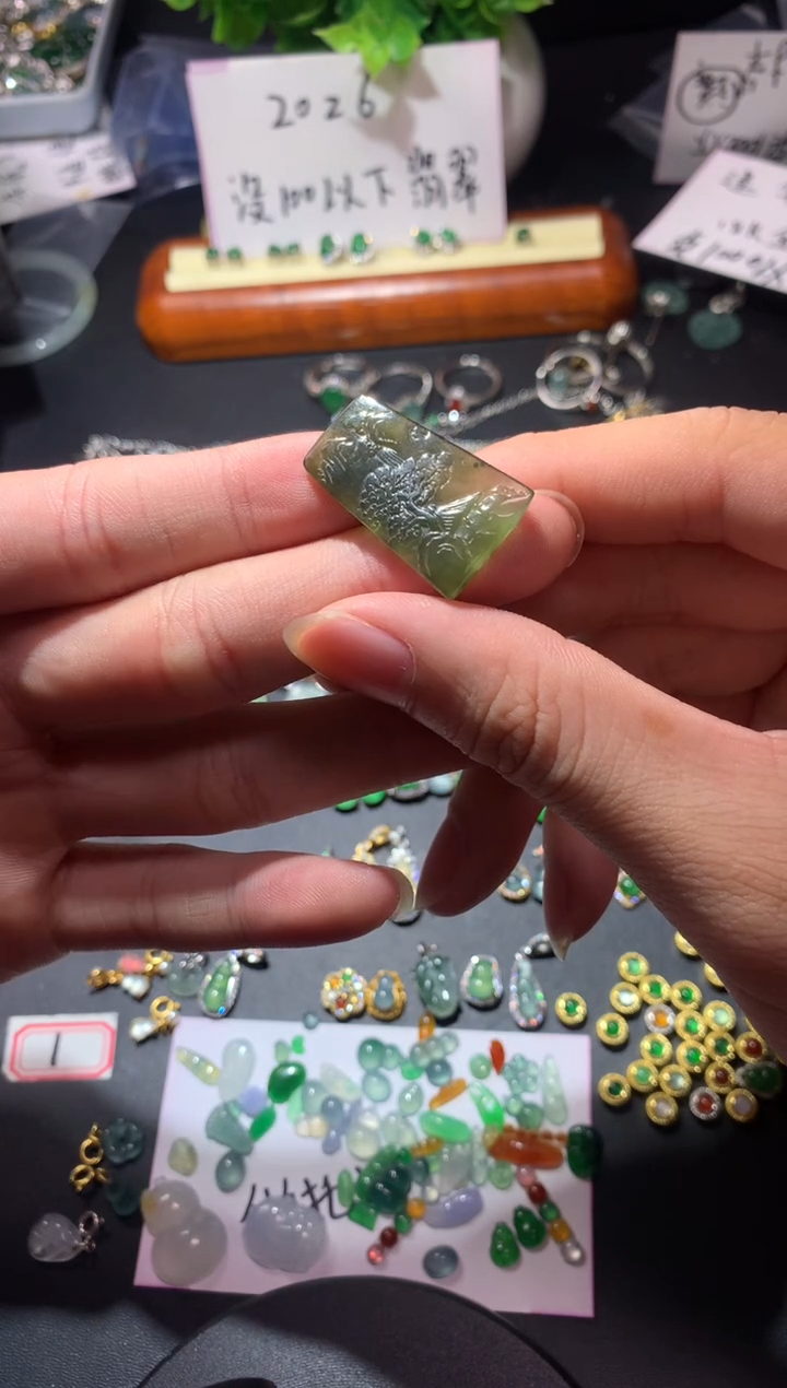 颈饰未镶嵌翡翠k****?1