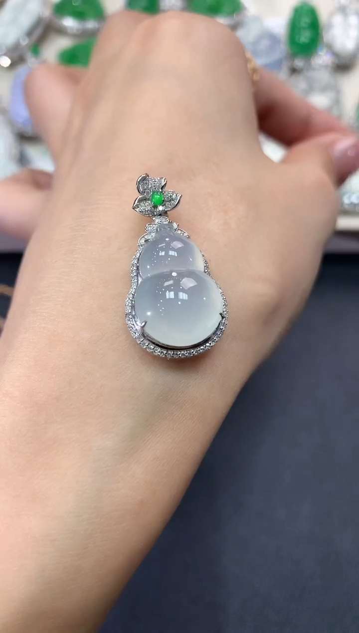 【闪购商品】翡翠吊坠(不含链)18K金镶嵌q11          