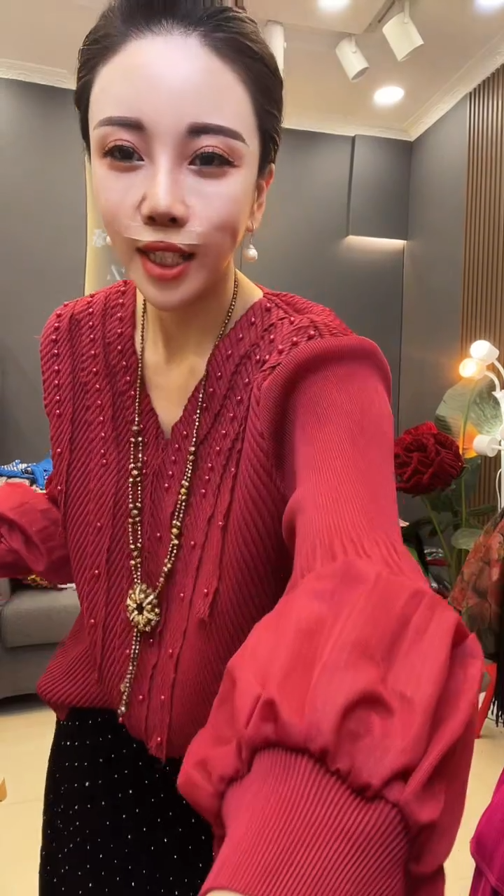 聚酯纤维（涤纶）红色